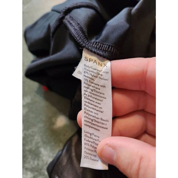 Spanx Faux Leather Moto black Leggings  Sz XS - Picture 3 of 4